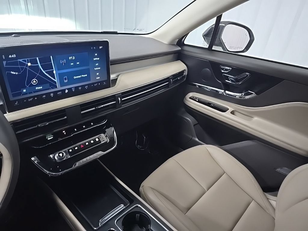 Used 2023 Lincoln Corsair AWD image 30