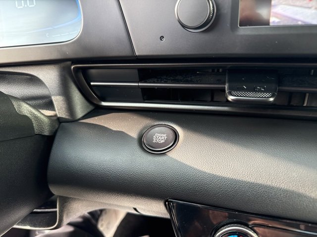 Certified 2025 Hyundai Elantra Sport image 34