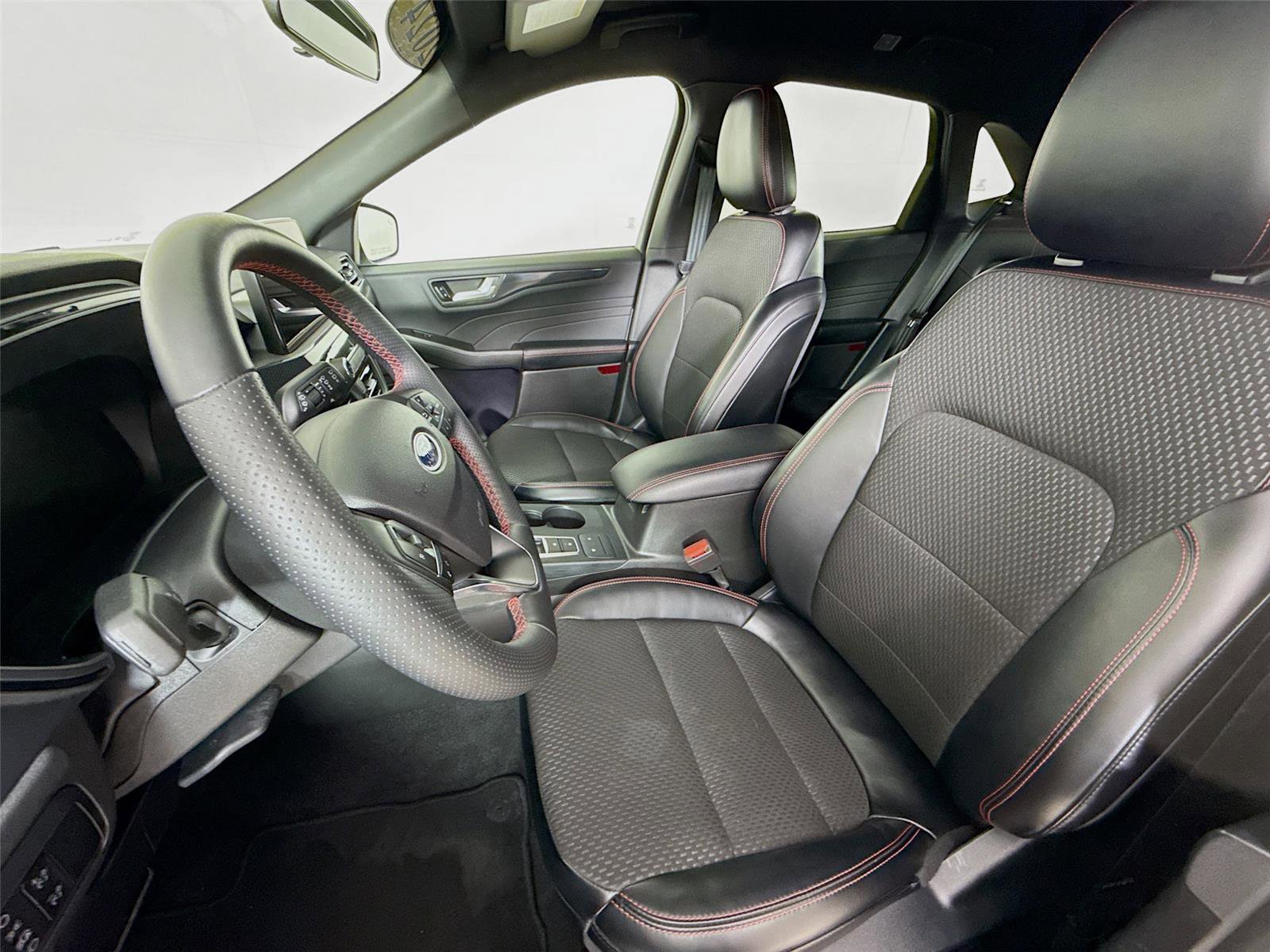 Used 2024 Ford Escape ST-Line image 5