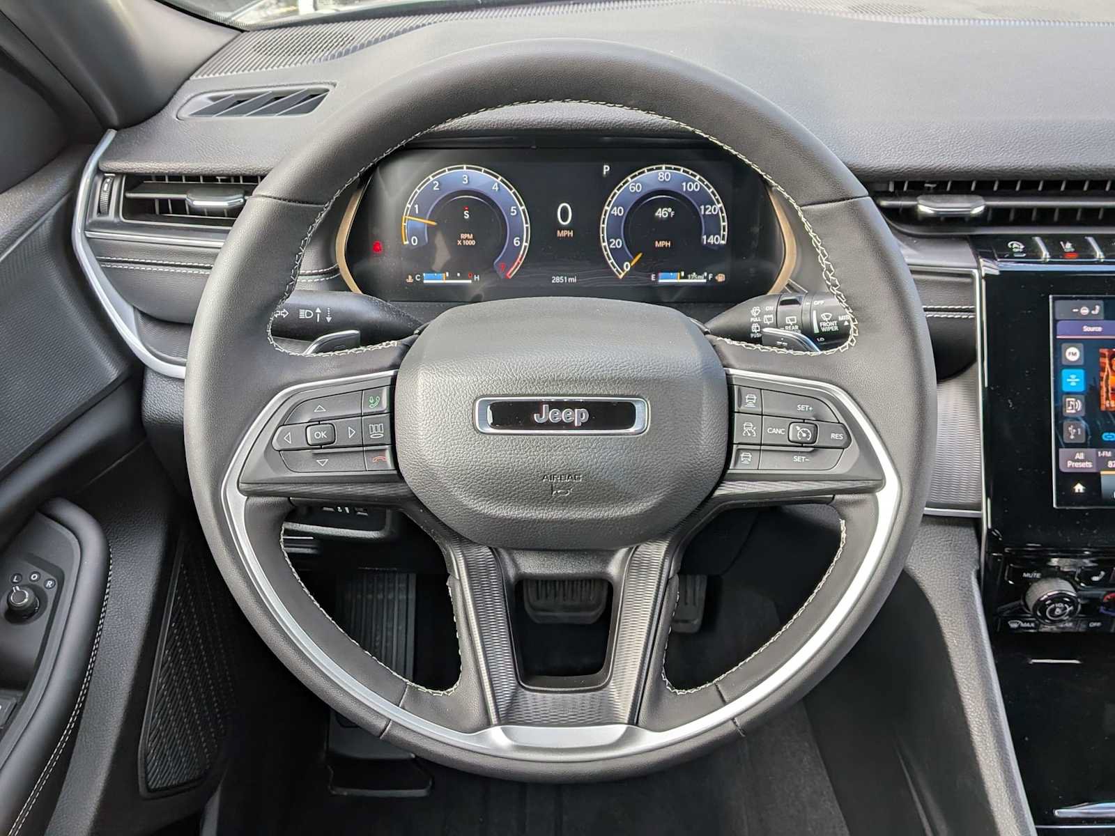 Used 2025 Jeep Grand Cherokee Laredo X w/ Luxury Tech Group I AWD/4WD image 23