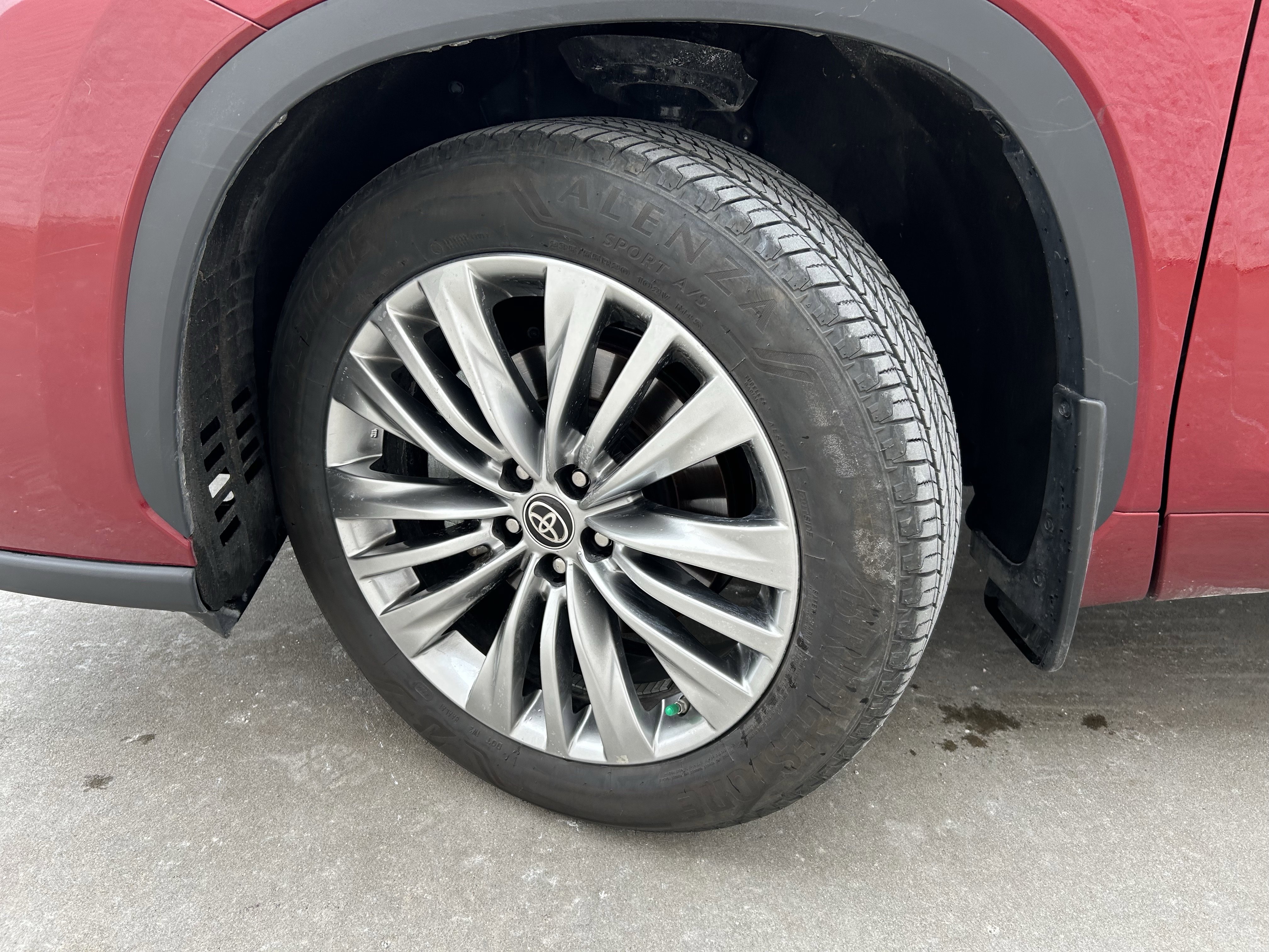 Certified 2025 Toyota Highlander Platinum image 11