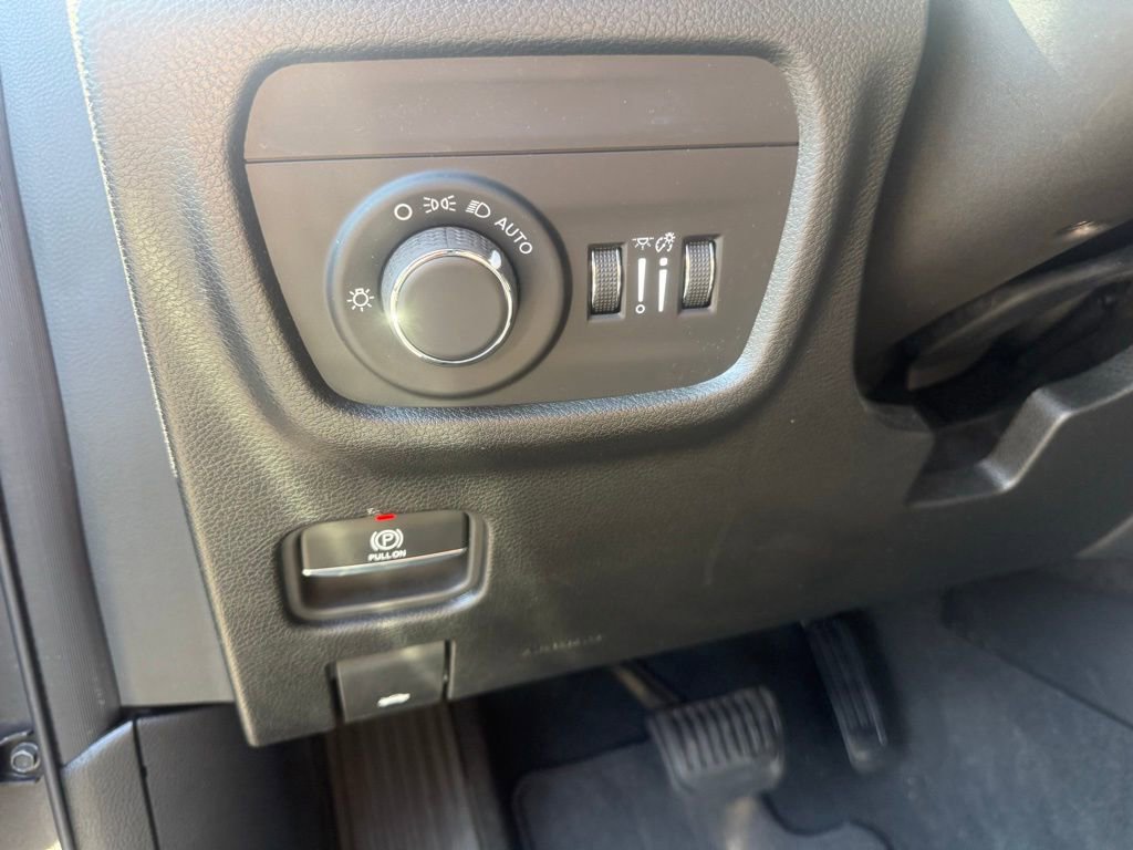 Used 2024 Jeep Grand Cherokee L Altitude AWD/4WD image 15