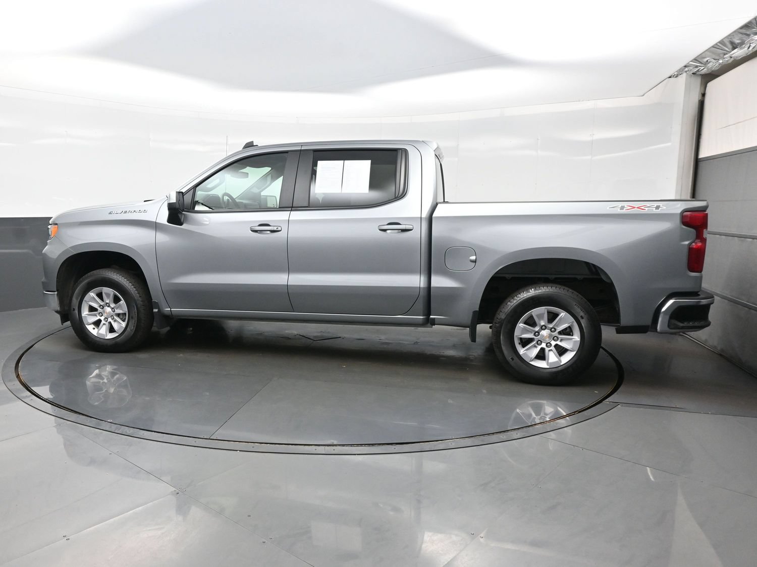 Used 2026 Chevrolet Silverado 1500 LT AWD/4WD image 3