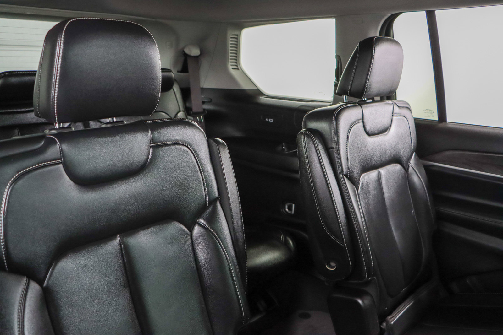 Used 2022 Jeep Grand Cherokee L Limited w/ Black Appearance Package image 29