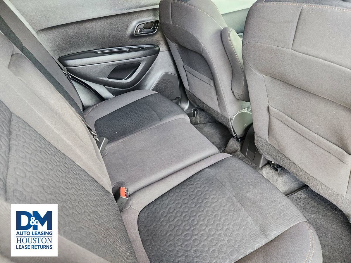 Used 2022 Chevrolet Trax LS w/ Tint and Cruise Package image 38