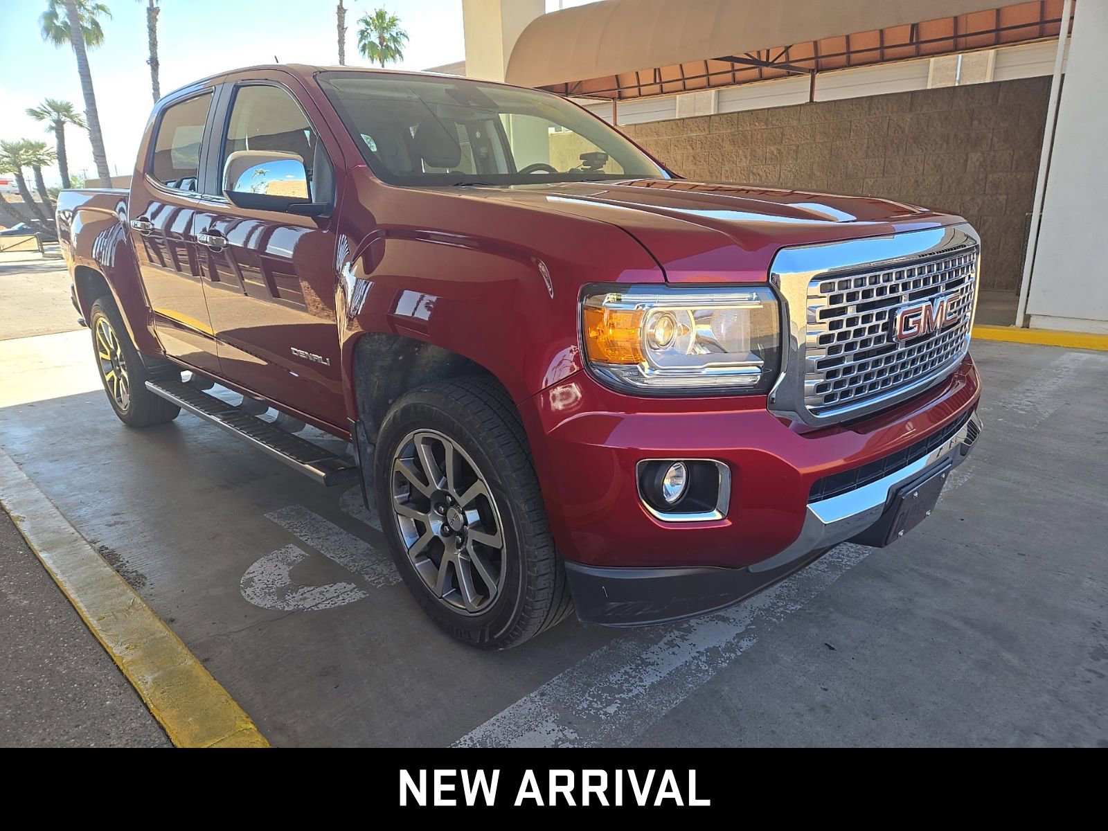 Used 2018 GMC Canyon Denali image 2