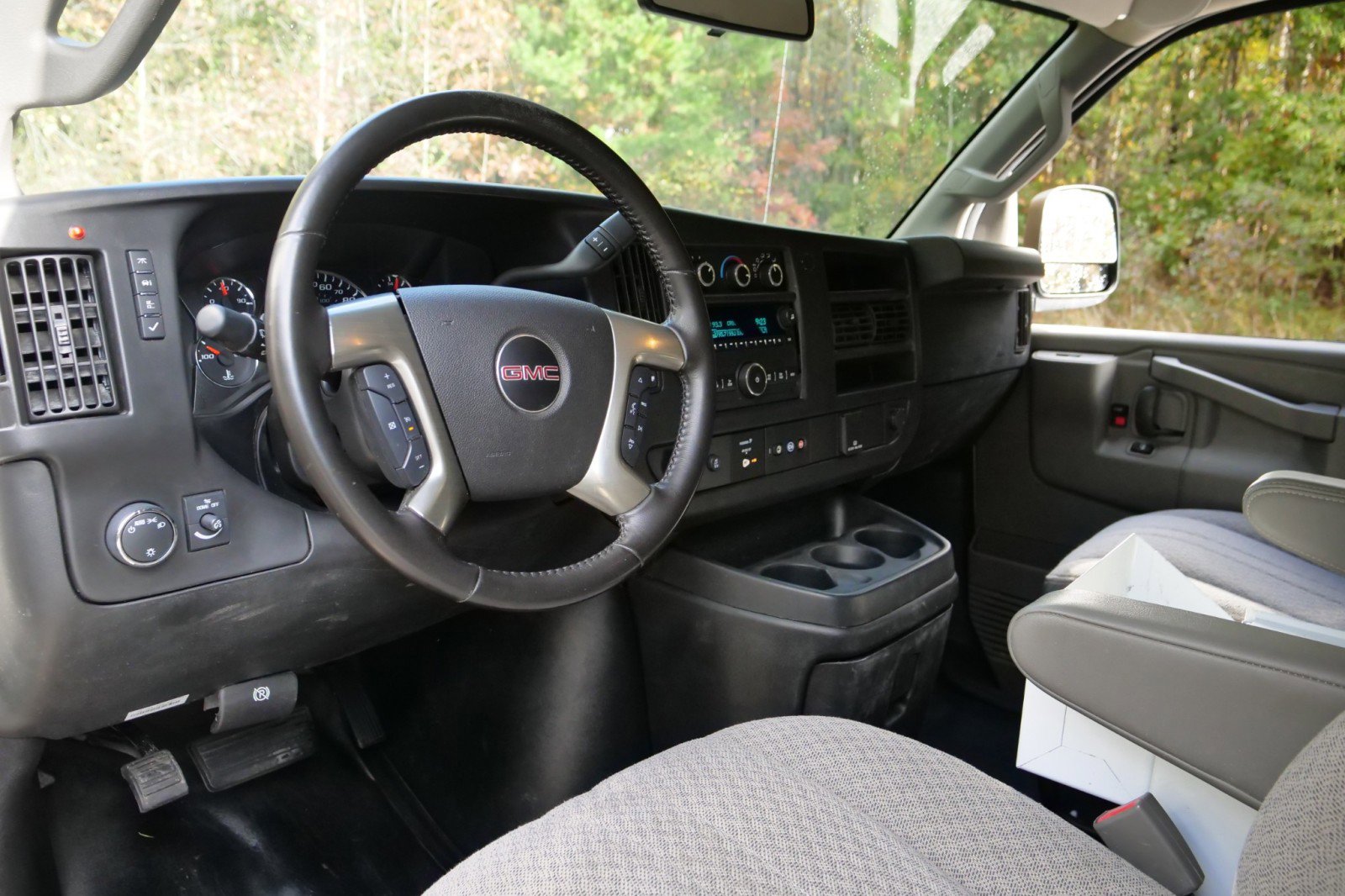 Used 2018 GMC Savana 3500 w/ Driver Convenience Package image 2