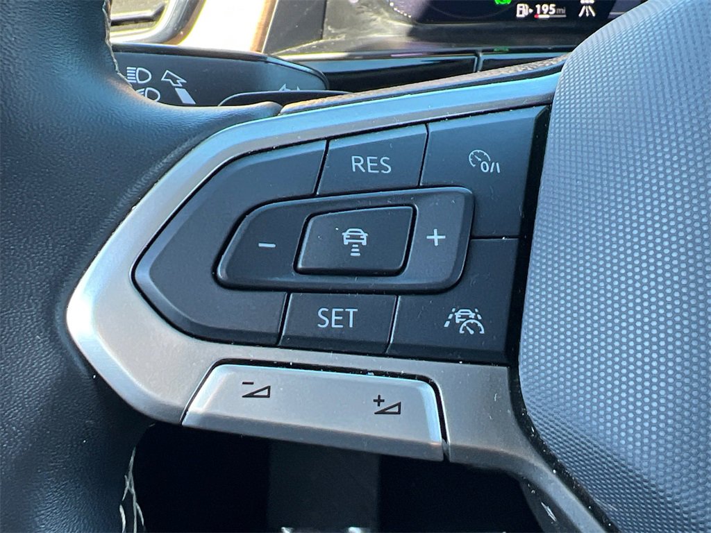 Used 2025 Volkswagen Atlas SE image 17