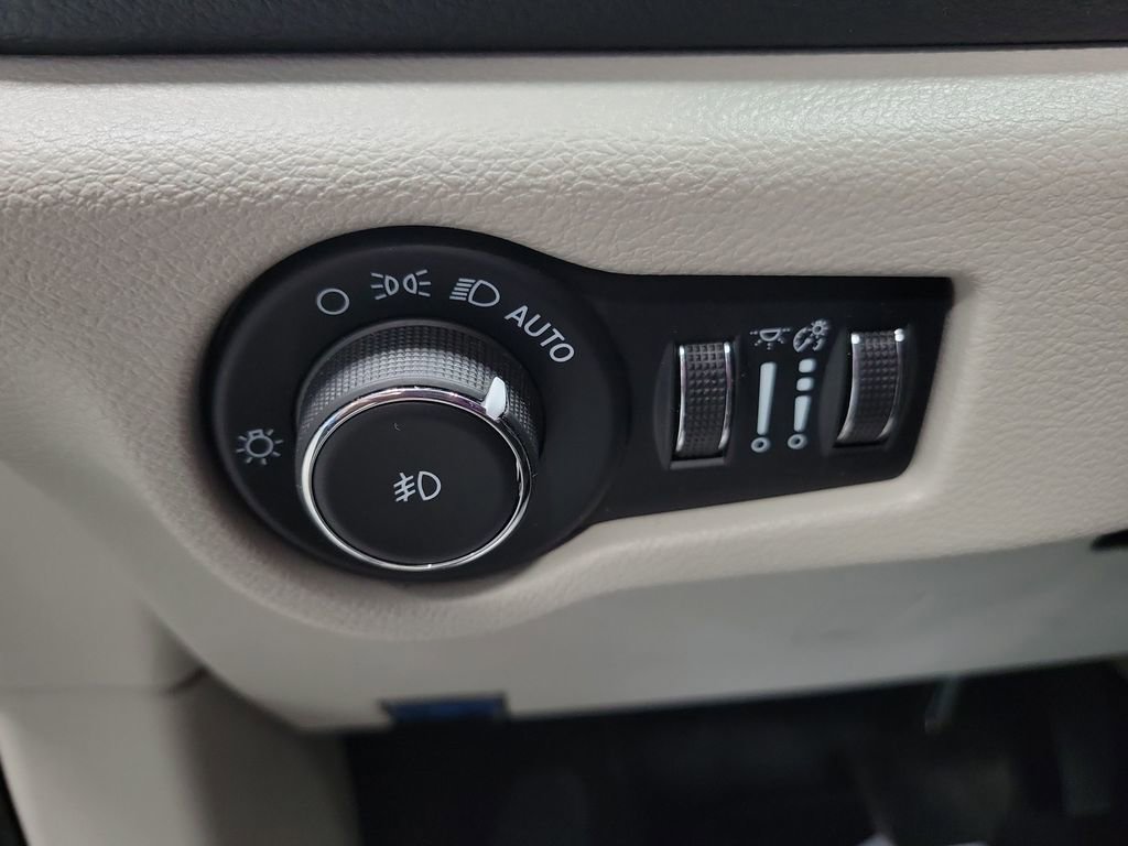 Used 2022 Chrysler Pacifica Touring-L AWD/4WD image 39