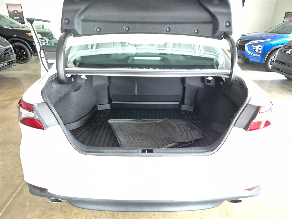 Used 2022 Toyota Camry XLE image 8