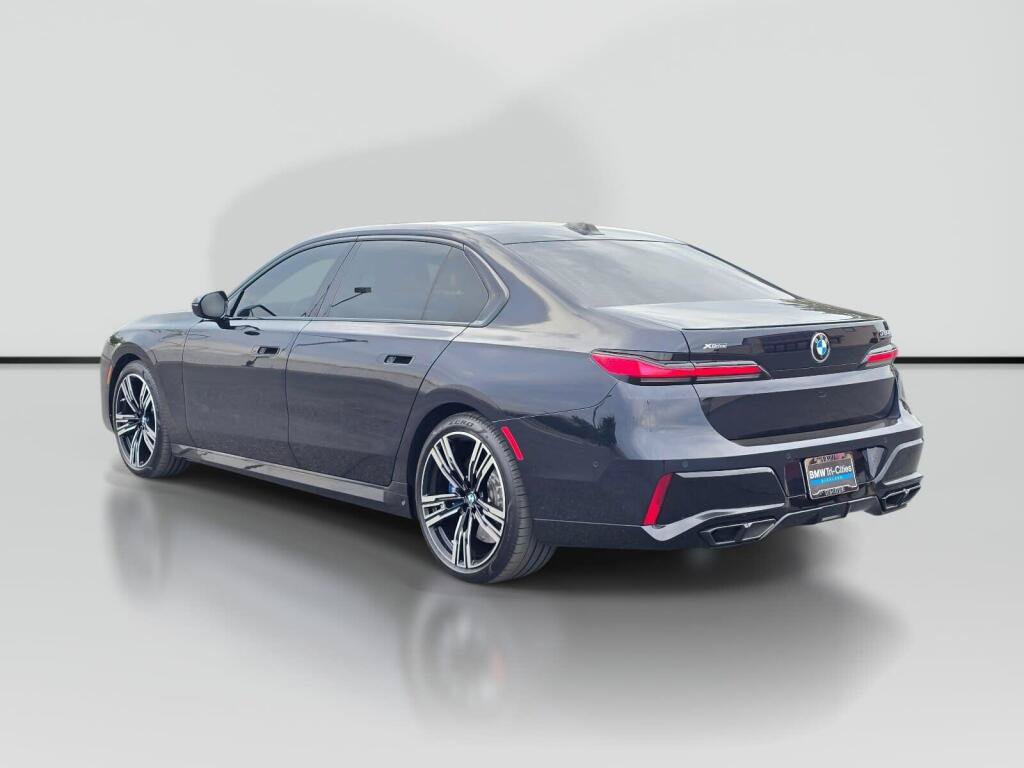 Used 2025 BMW 760i xDrive w/ Executive Package AWD/4WD image 4