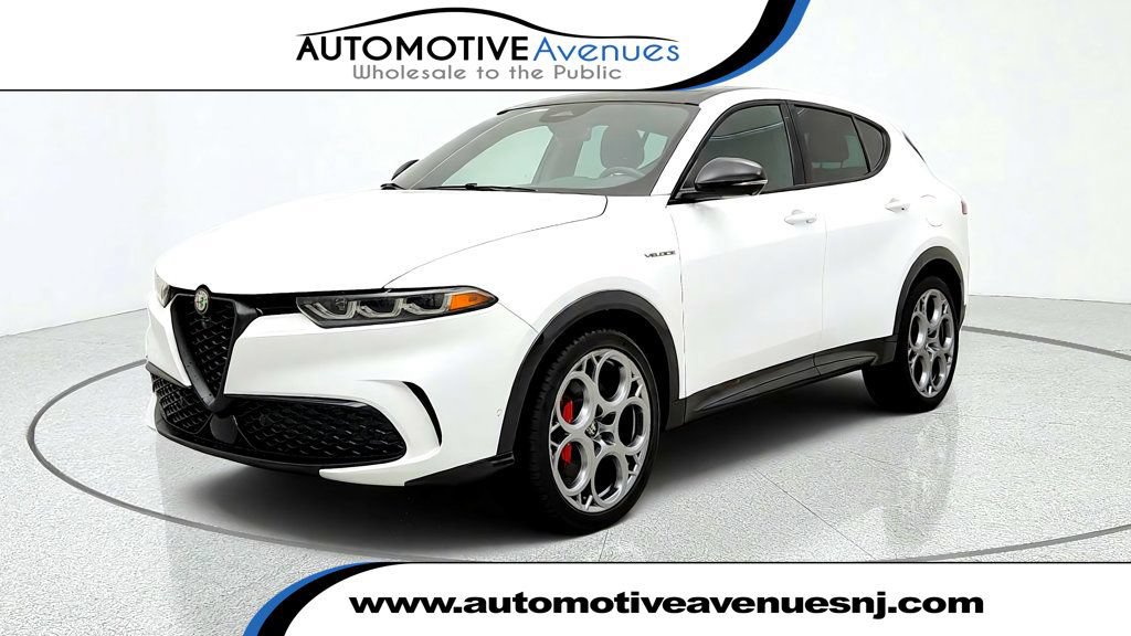 Used 2024 Alfa Romeo Tonale Veloce w/ Active Assist Package AWD/4WD image 1