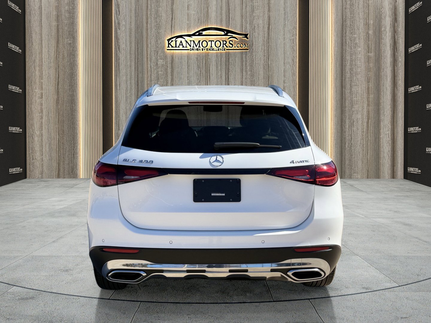 Used 2025 Mercedes-Benz GLC 300 4MATIC image 7