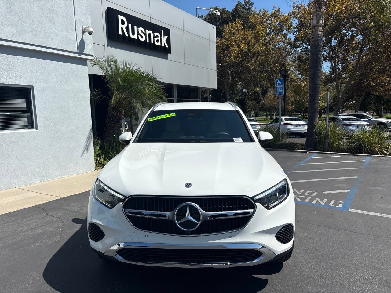 Used 2025 Mercedes-Benz GLC 350e 4MATIC image 2