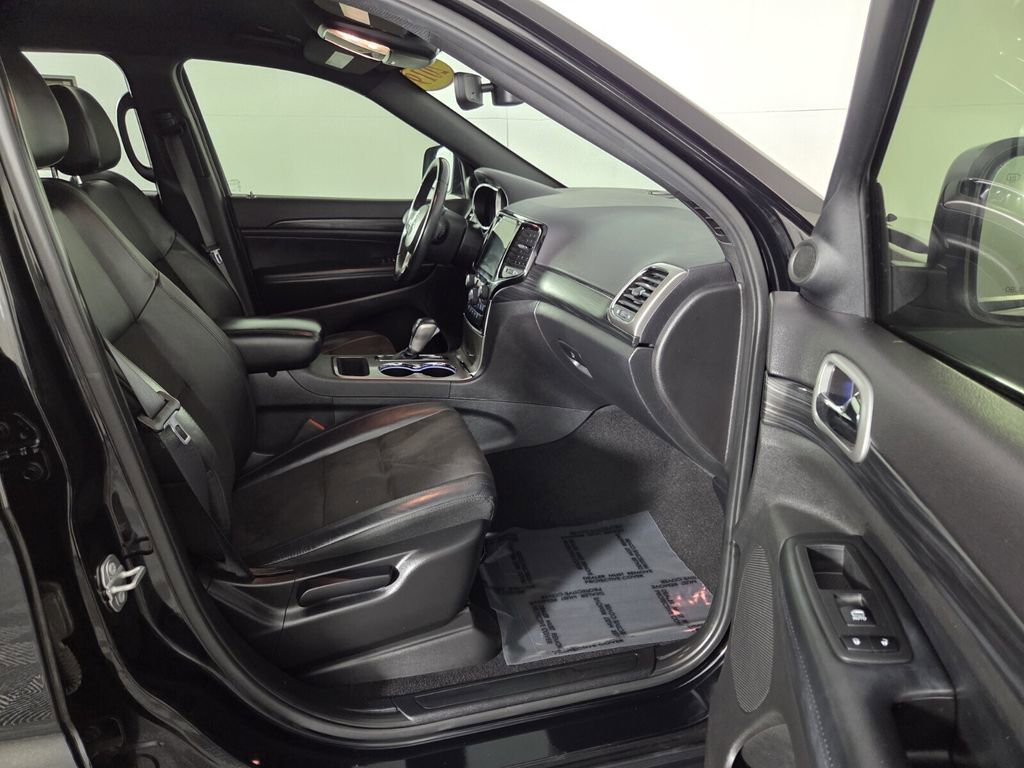 Certified 2019 Jeep Grand Cherokee Laredo w/ Laredo X Package image 30