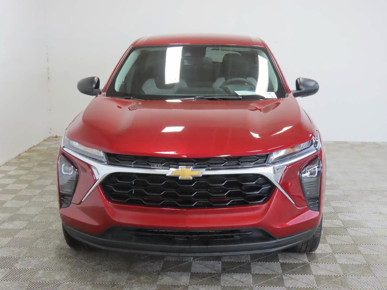 Used 2025 Chevrolet Trax LS FWD image 2