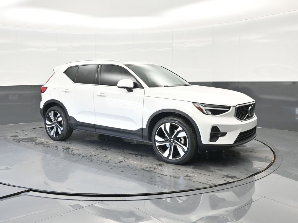 Used 2023 Volvo XC40 B5 Plus w/ Protection Package Premier image 11