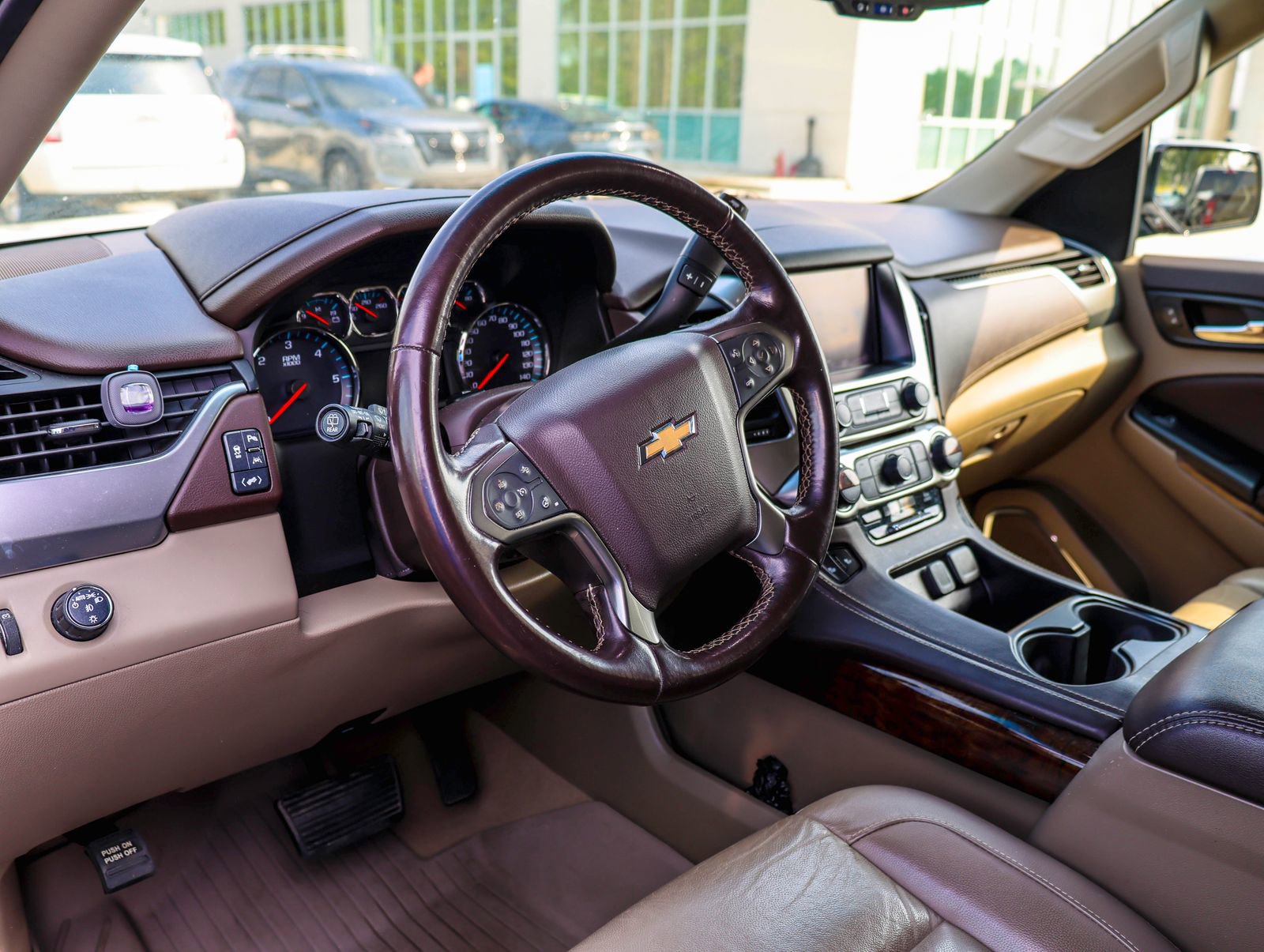 Used 2019 Chevrolet Tahoe LT w/ Luxury Package RWD image 3