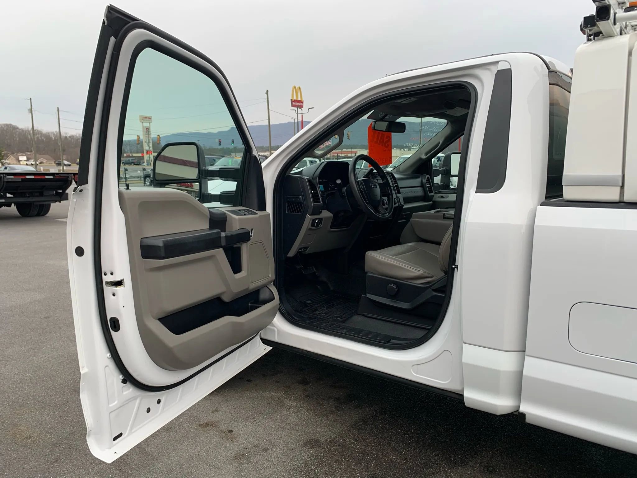 Used 2019 Ford F250 XL w/ Power Equipment Group RWD image 7
