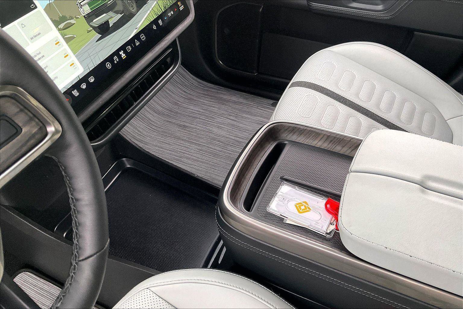 Used 2025 Rivian R1T Adventure image 14