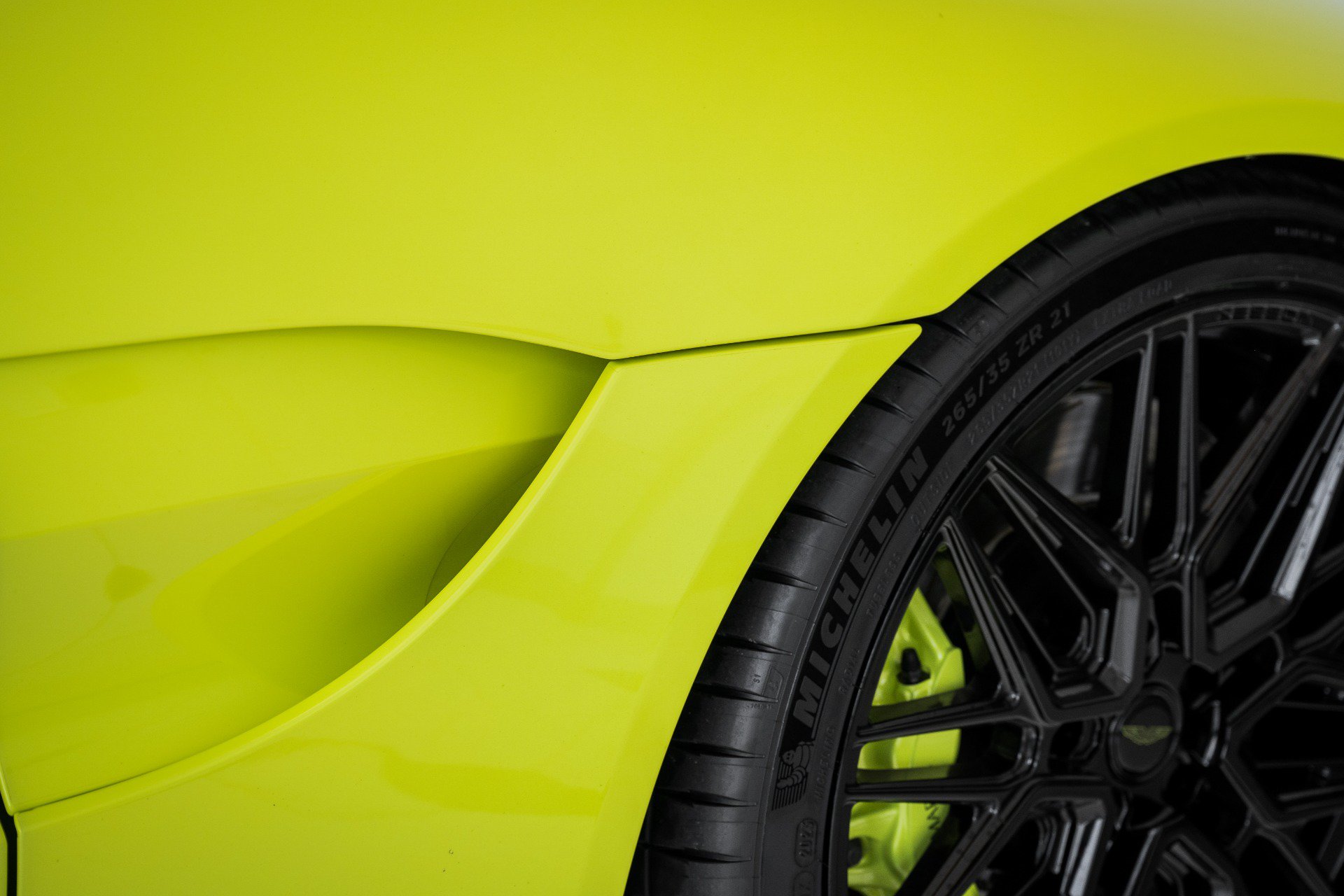 Used 2020 Aston Martin V8 Vantage Coupe RWD image 9