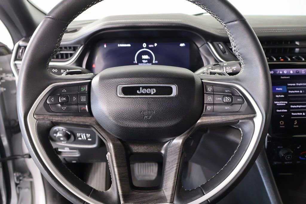 Used 2024 Jeep Grand Cherokee L Limited w/ Luxury Tech Group II image 3