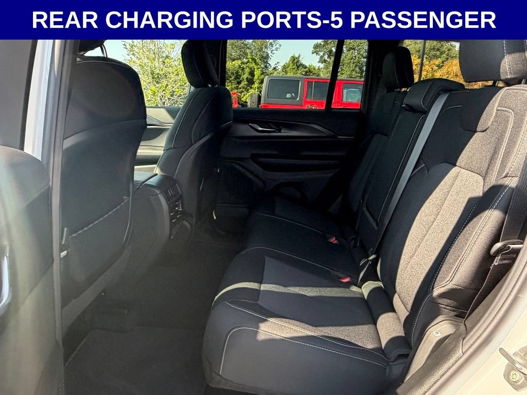 New 2026 Jeep Grand Cherokee Laredo AWD/4WD image 11