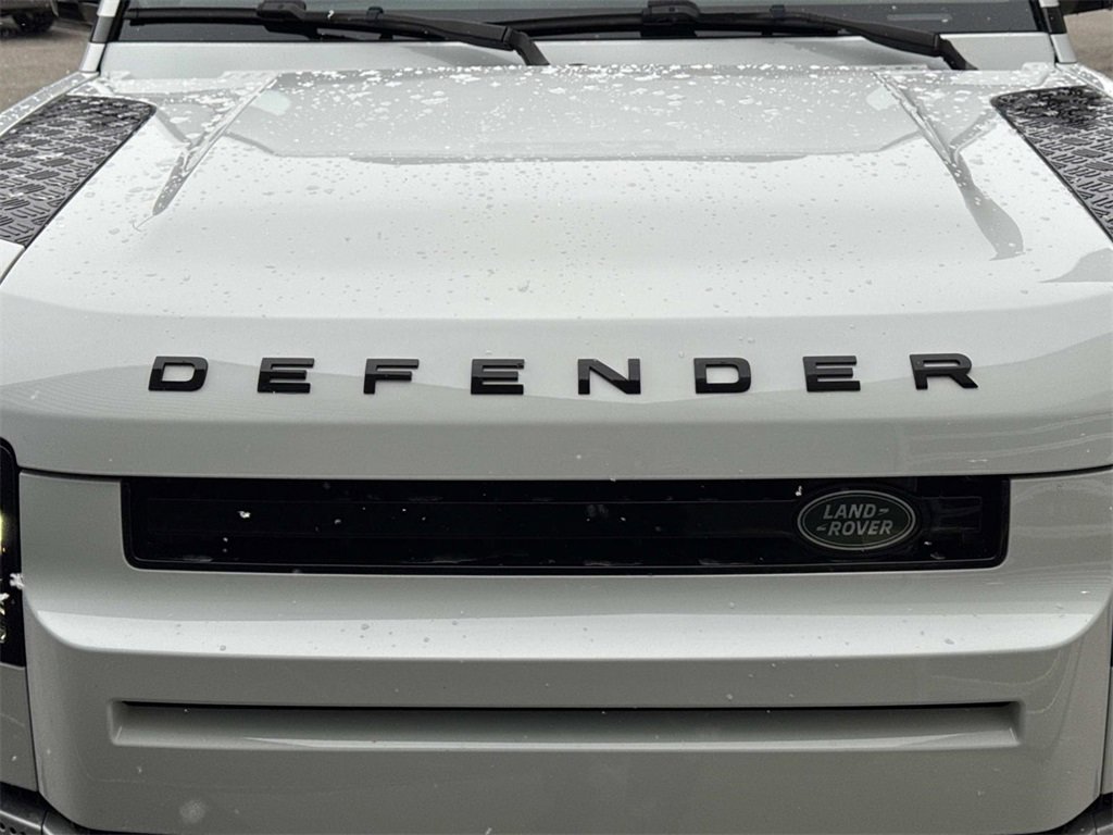 Used 2023 Land Rover Defender 110 S image 9