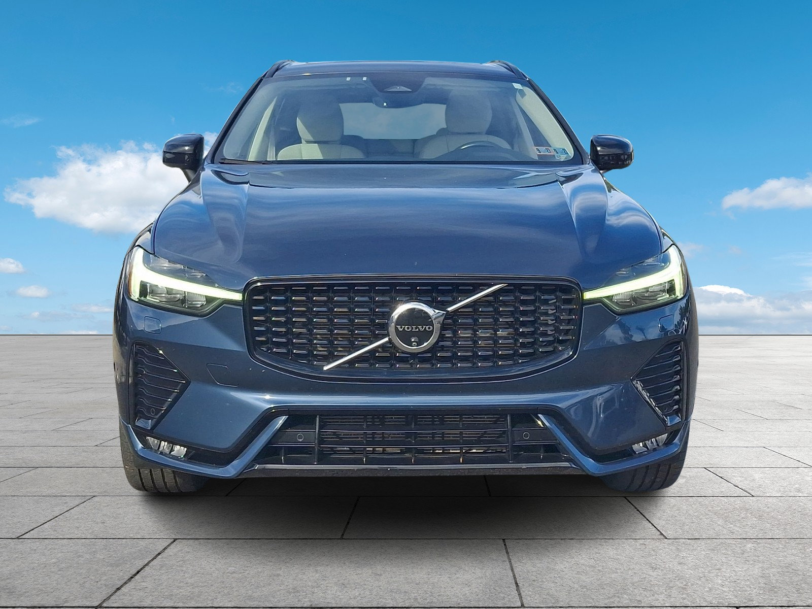 Used 2024 Volvo XC60 B5 Plus w/ Climate Package AWD/4WD image 2