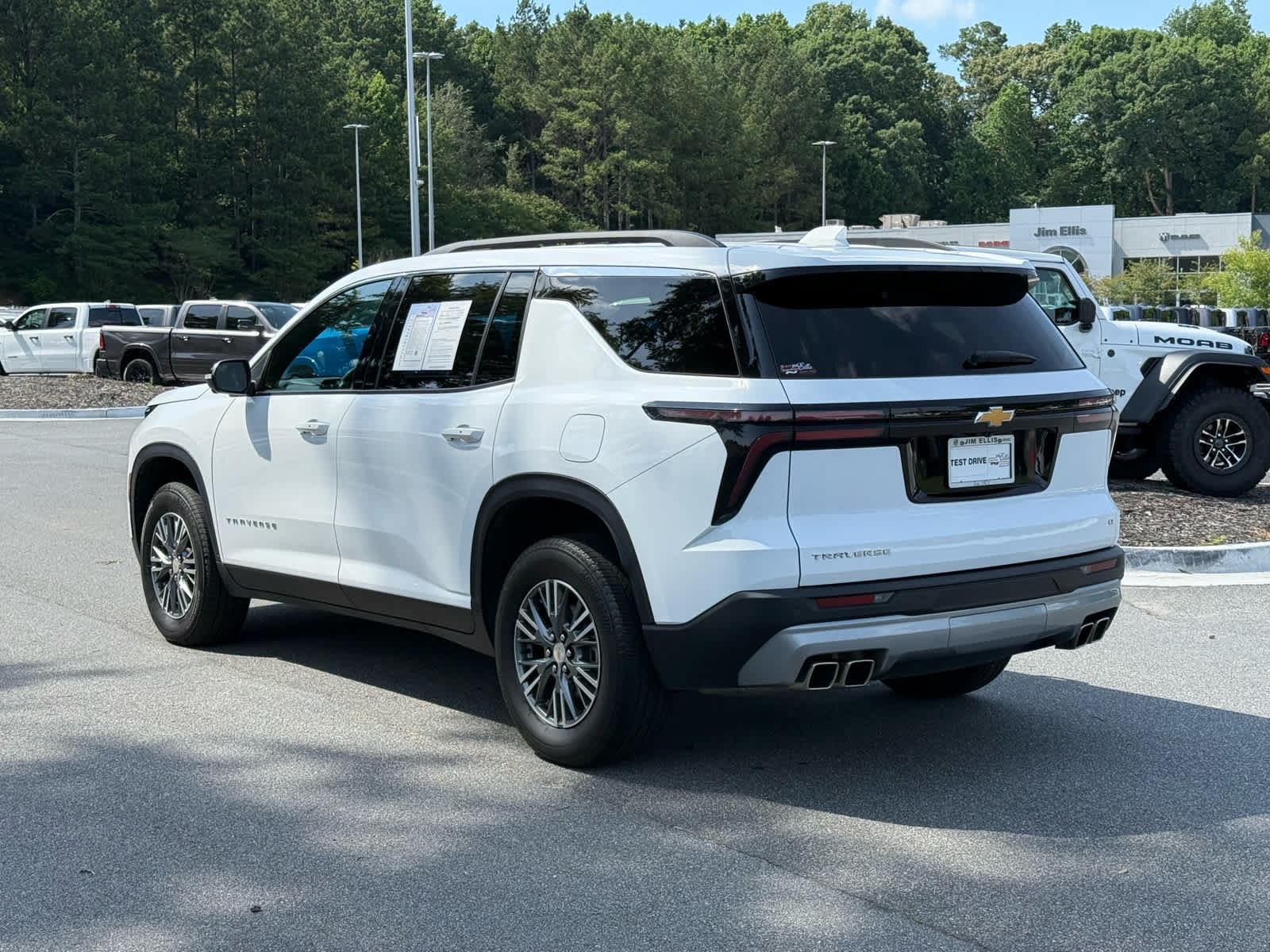 Used 2024 Chevrolet Traverse LT FWD image 3