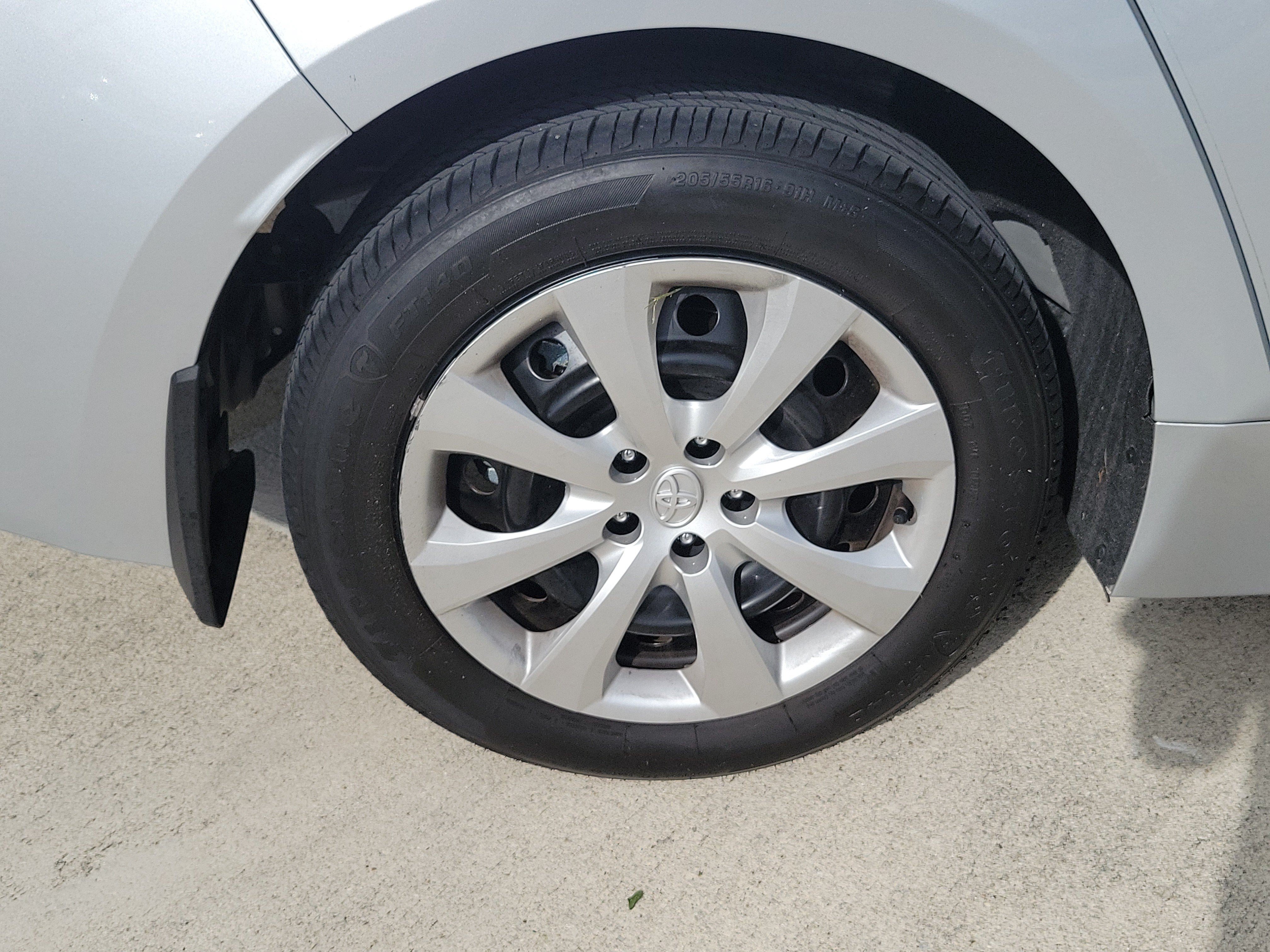 Used 2026 Toyota Corolla LE FWD image 8