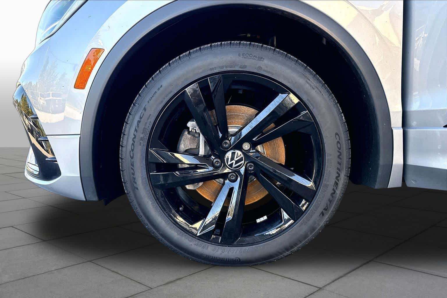 Used 2023 Volkswagen Tiguan SE R-Line FWD image 12