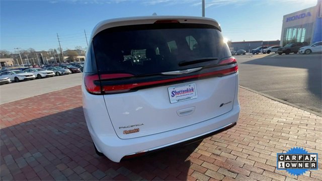 Used 2022 Chrysler Pacifica Touring-L image 8