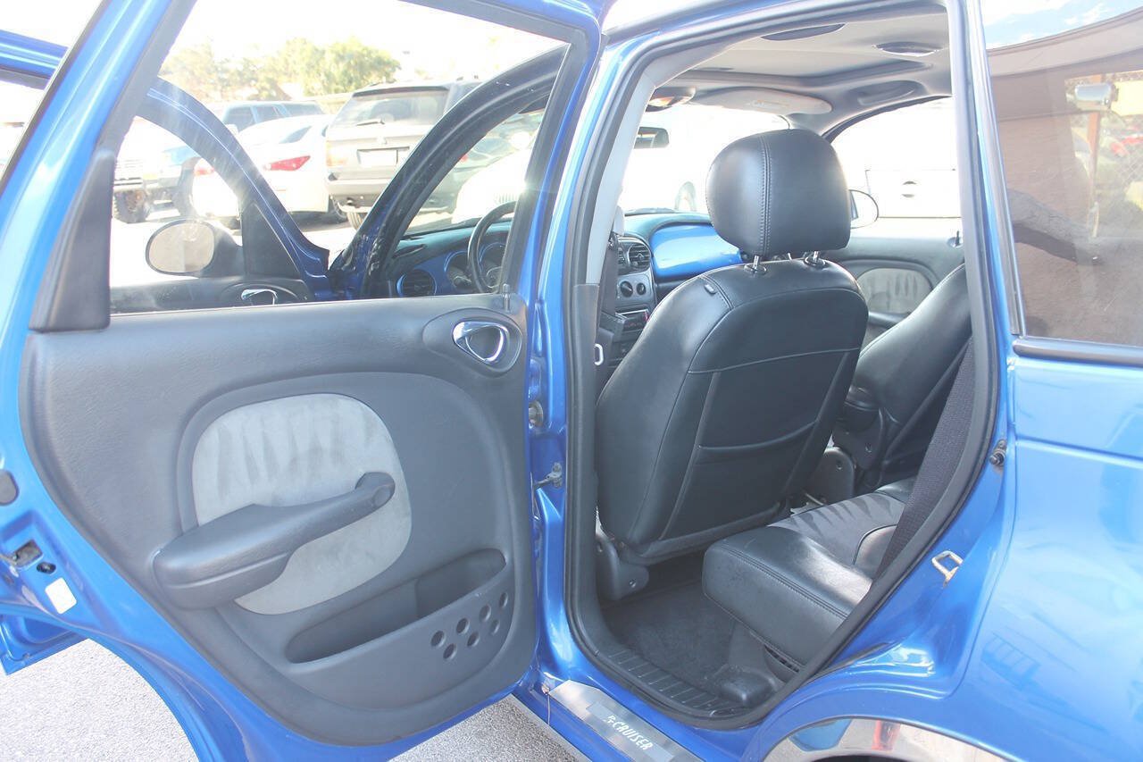 Used 2004 Chrysler PT Cruiser Limited FWD image 23