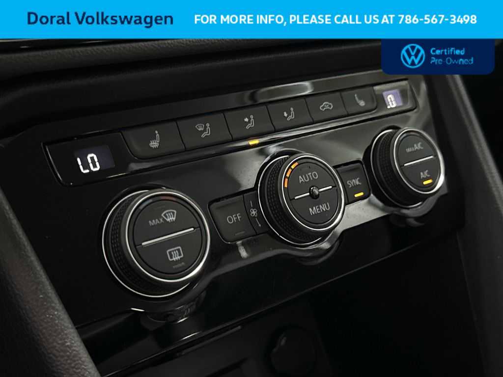 Certified 2024 Volkswagen Taos SE FWD image 20