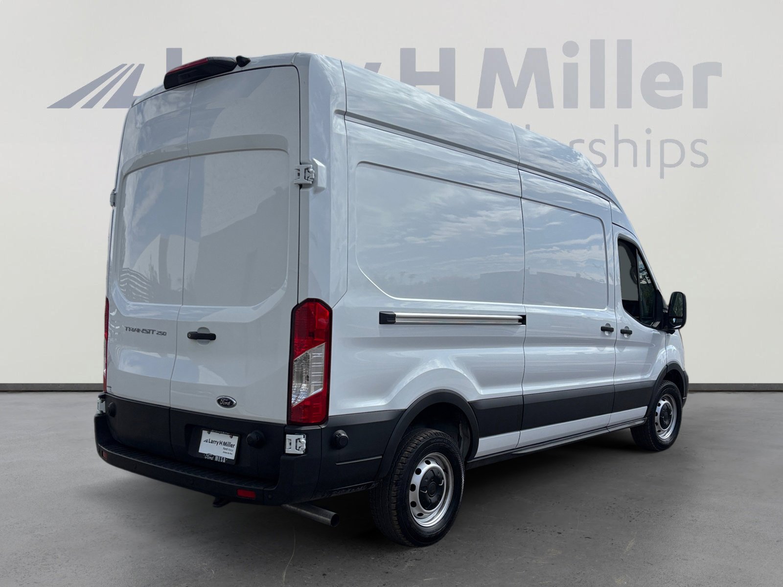Used 2025 Ford Transit 250 148 High Roof image 5
