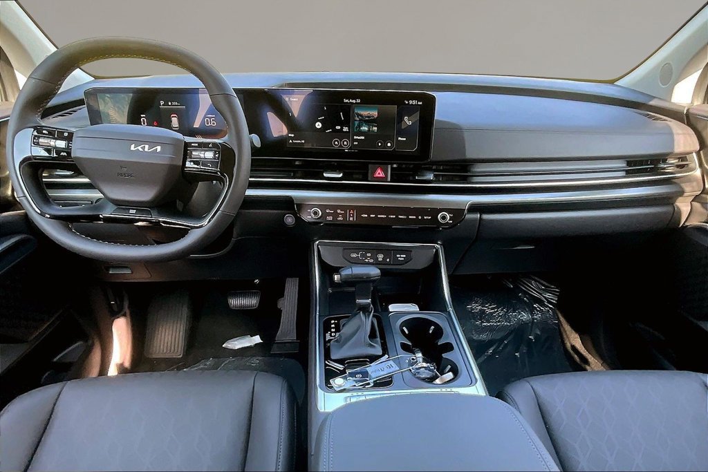 New 2027 Kia Carnival EX FWD image 5