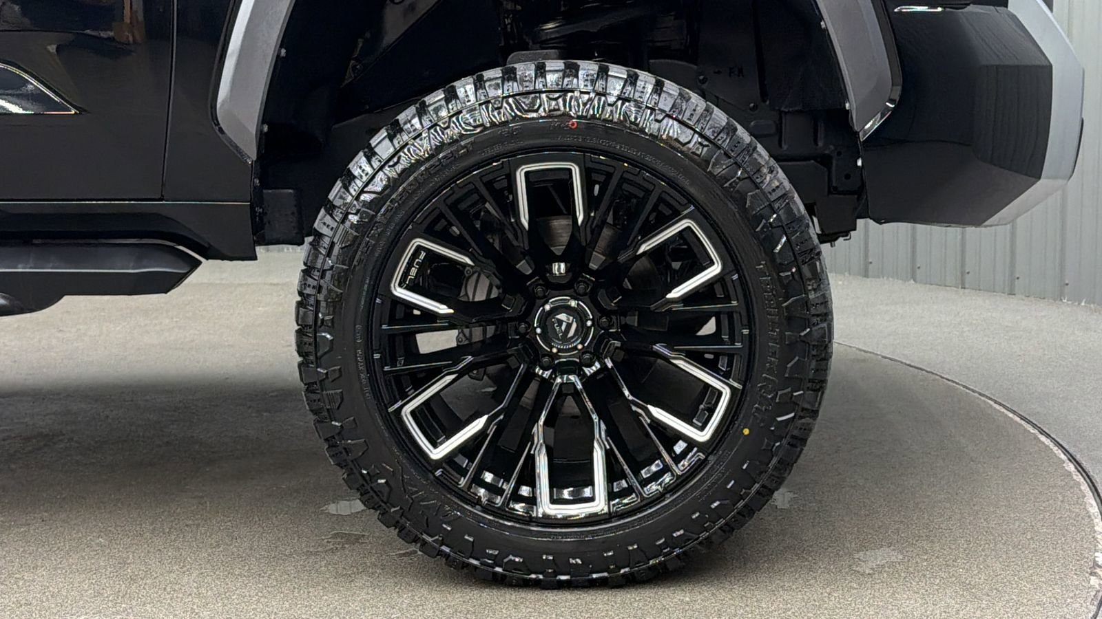 Used 2025 Toyota Tundra Limited image 9