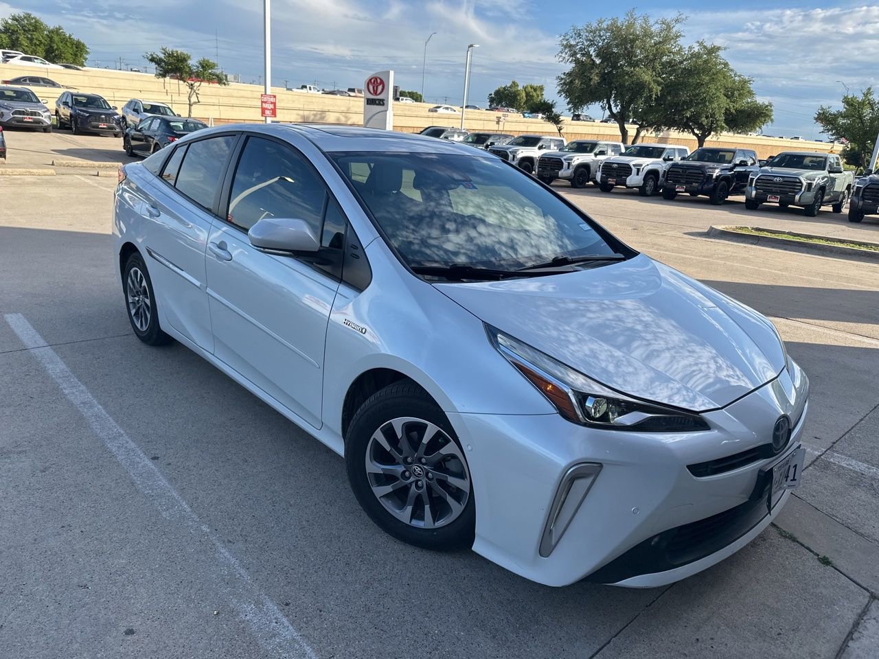 Used 2022 Toyota Prius Limited w/ Premium Convenience Package image 2