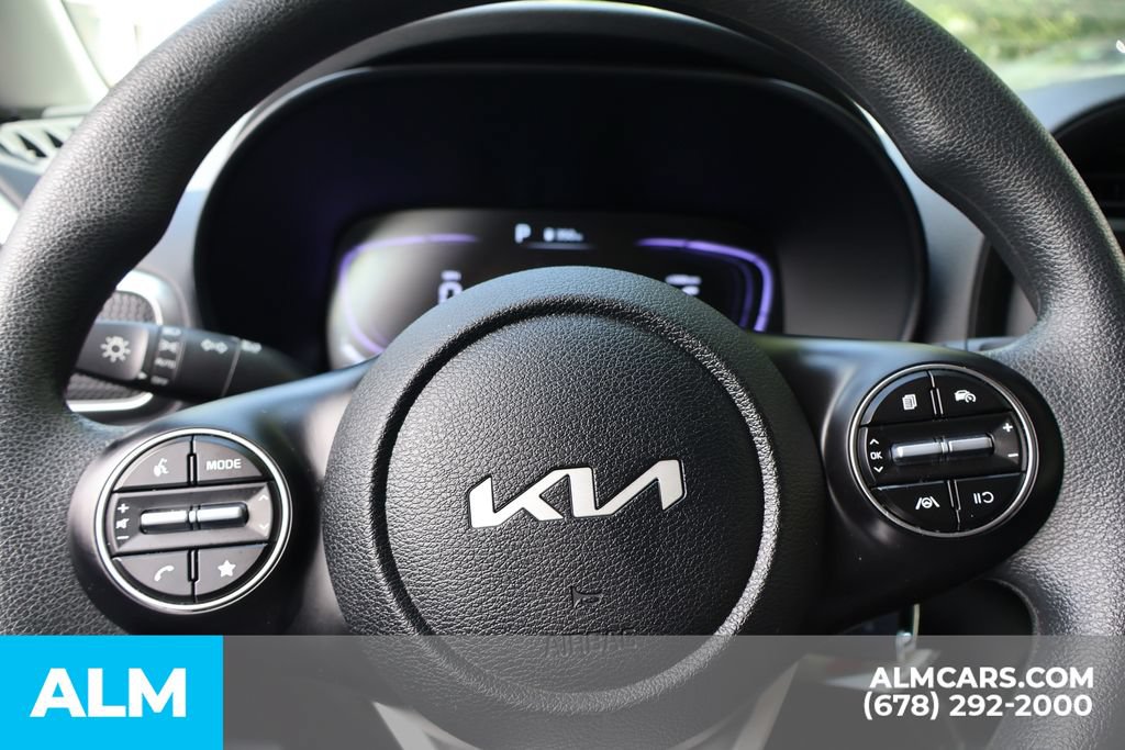 Used 2025 Kia Soul LX w/ LX Technology Package FWD image 32
