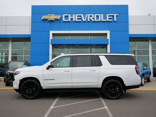 Used 2022 Chevrolet Suburban RST w/ Luxury Package AWD/4WD image 4