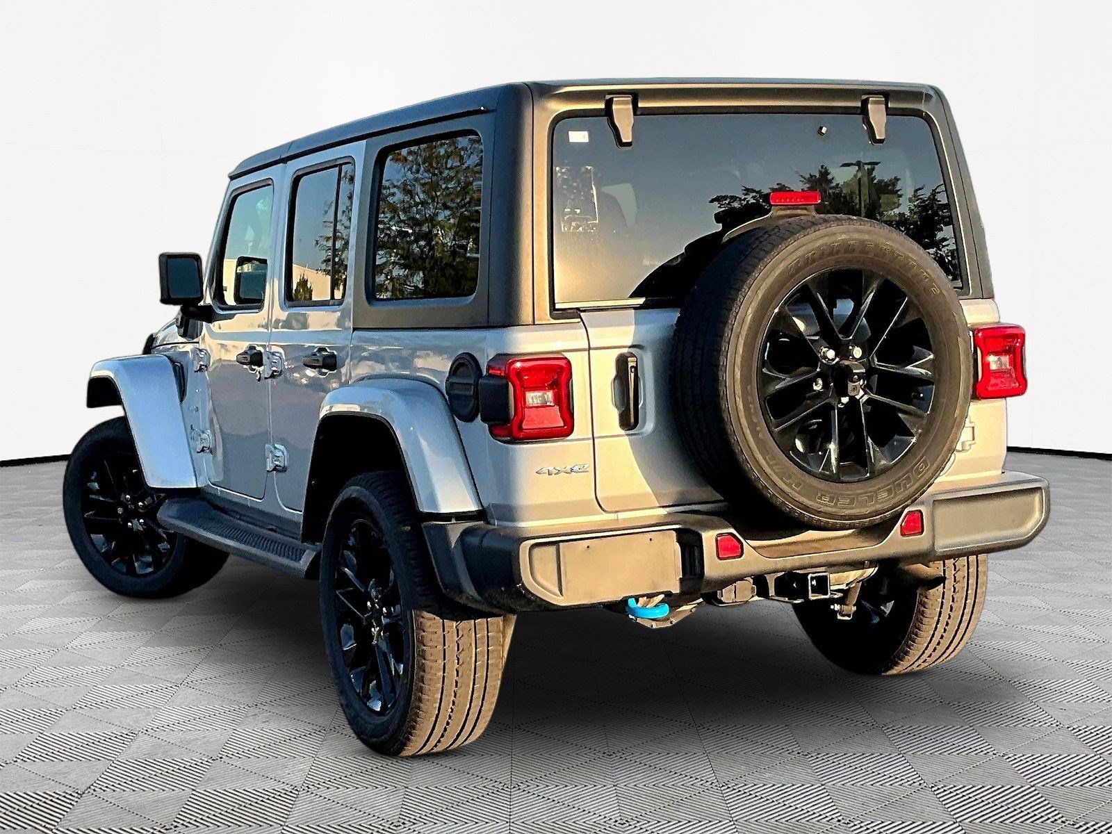 Used 2022 Jeep Wrangler Unlimited Sahara w/ Cold Weather Group AWD/4WD image 4