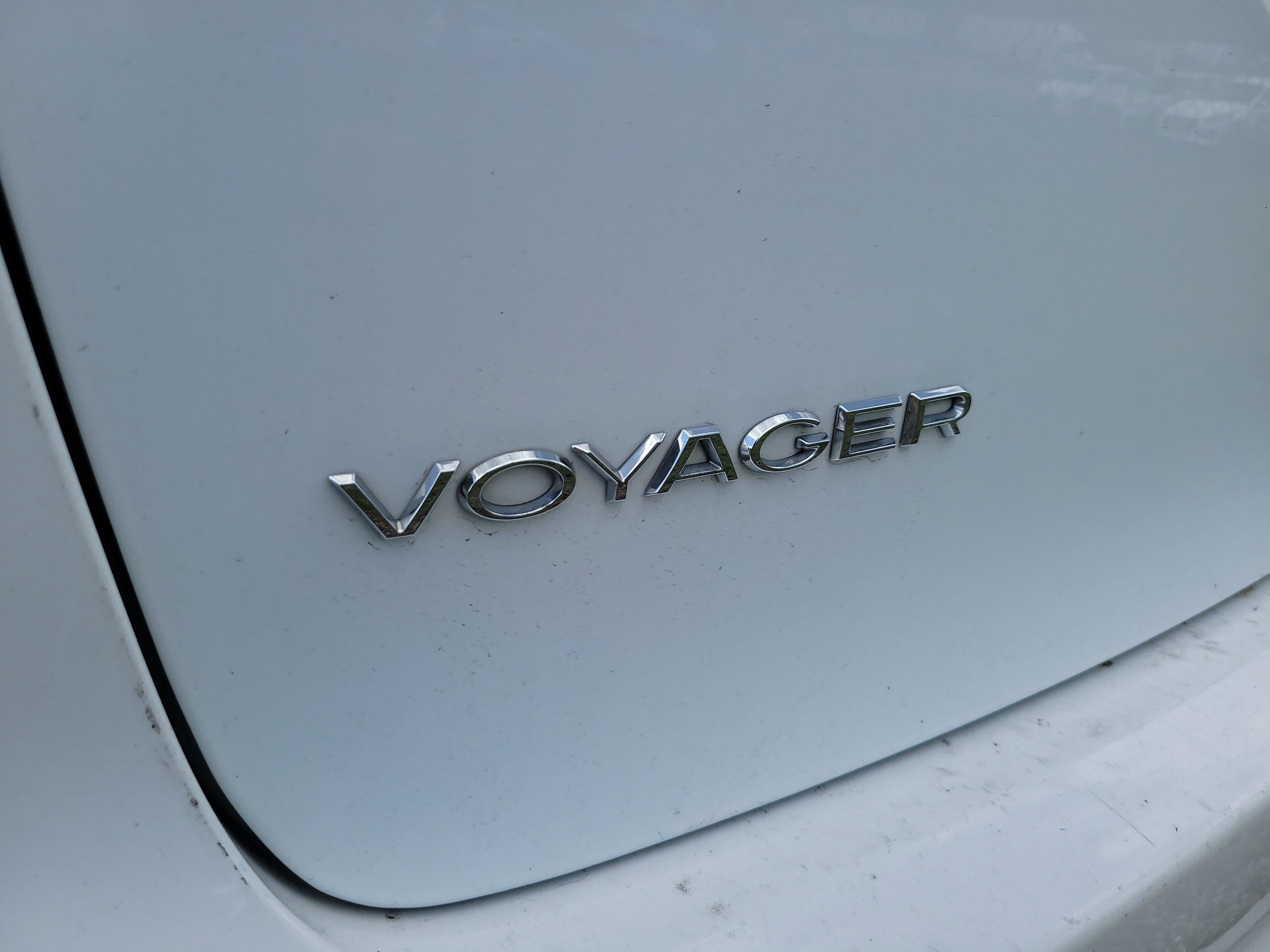 Used 2023 Chrysler Voyager LX image 7