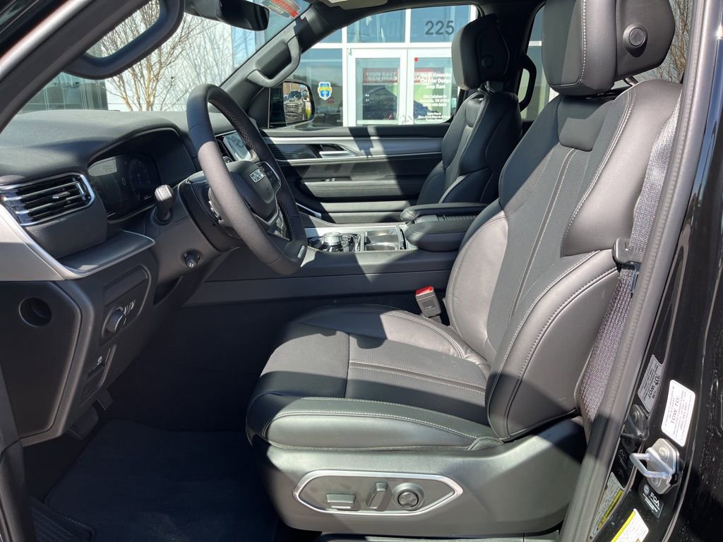 New 2026 Jeep Grand Wagoneer L 4WD image 3