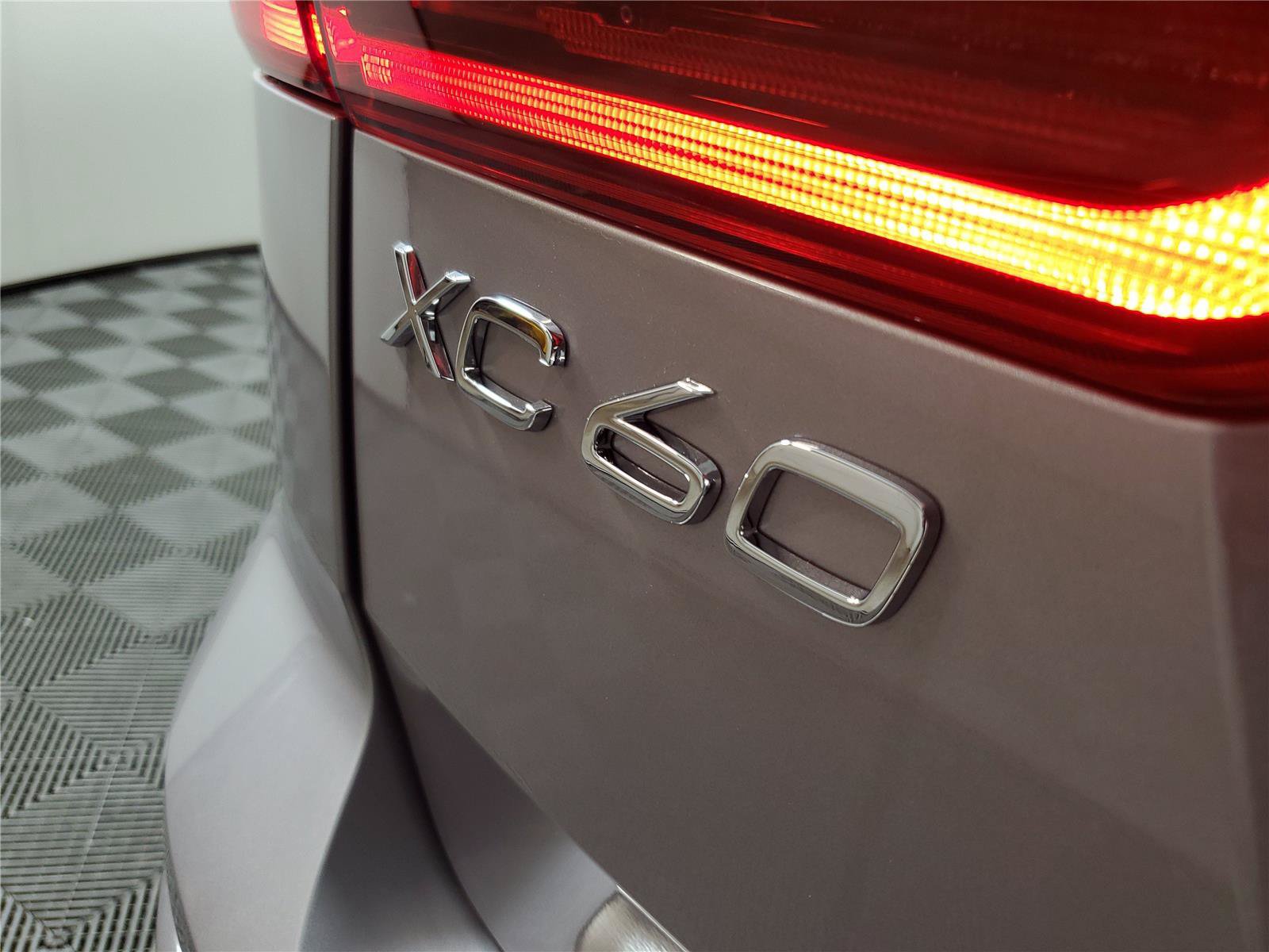 New 2026 Volvo XC60 B5 Ultra w/ Protection Package Premier AWD/4WD image 8