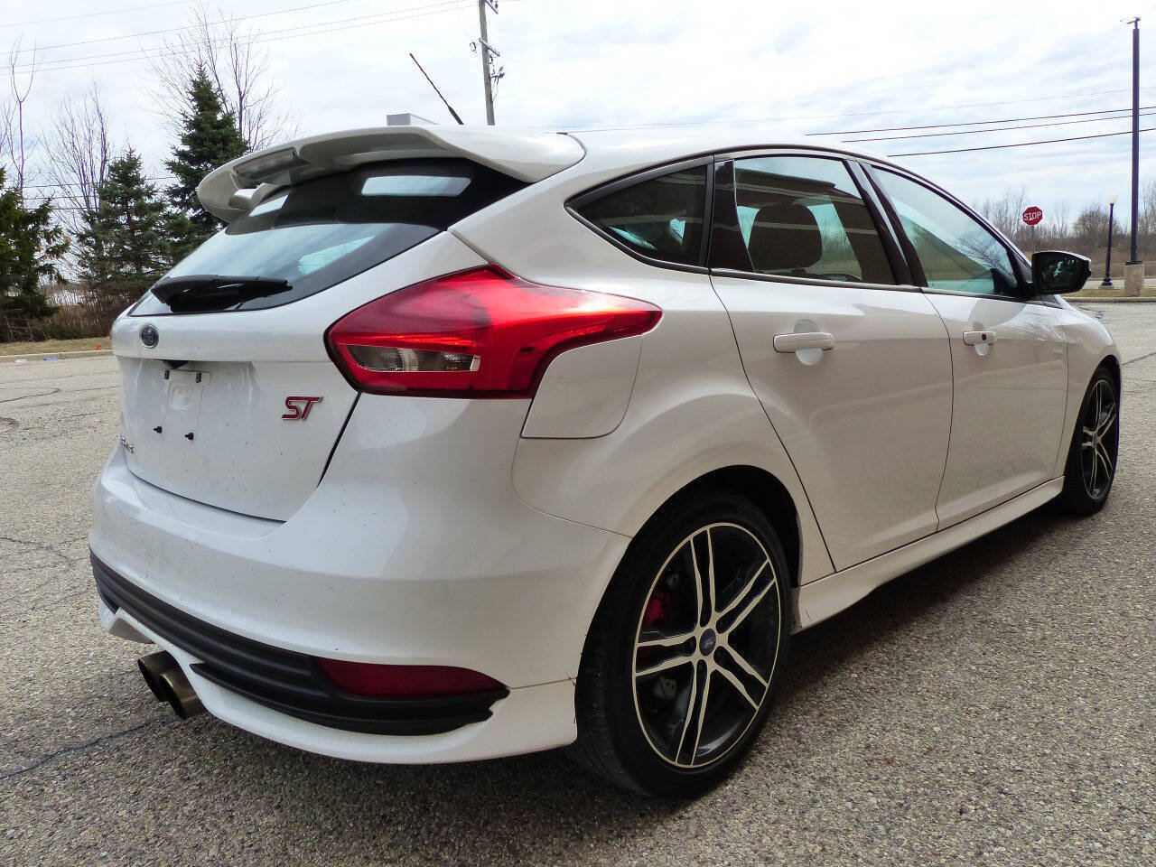 Used 2018 Ford Focus ST FWD image 9