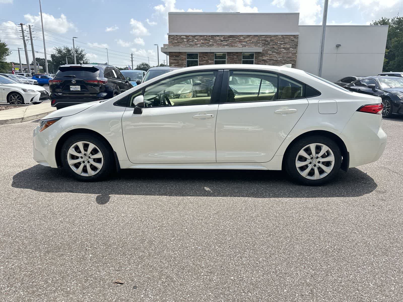 Used 2021 Toyota Corolla LE w/ Carpet Mat Package (TMS) FWD image 3