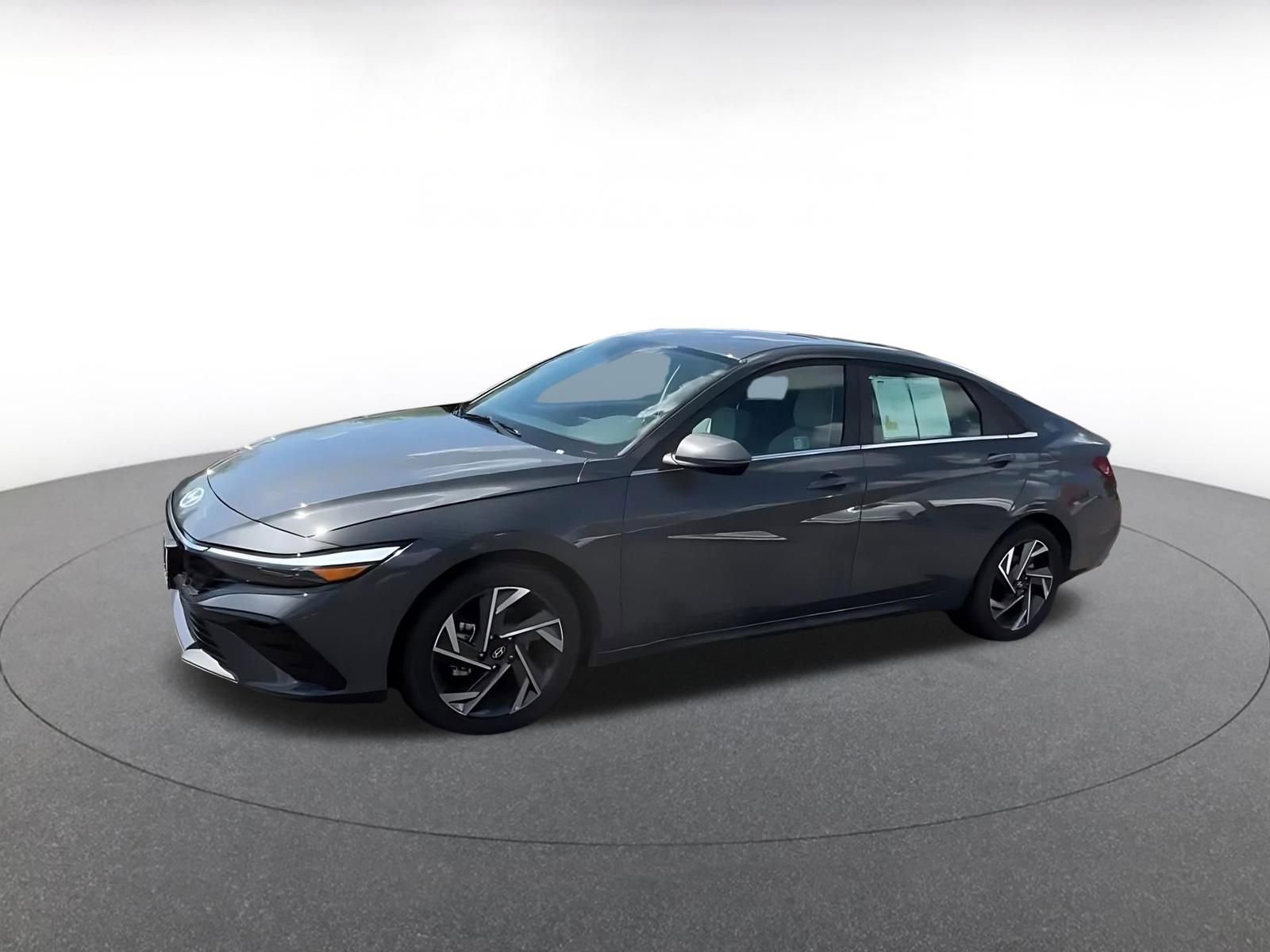 Used 2025 Hyundai Elantra Limited FWD image 8