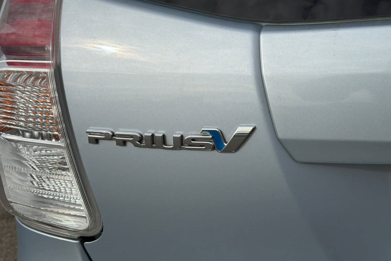 Used 2016 Toyota Prius V Five FWD image 7