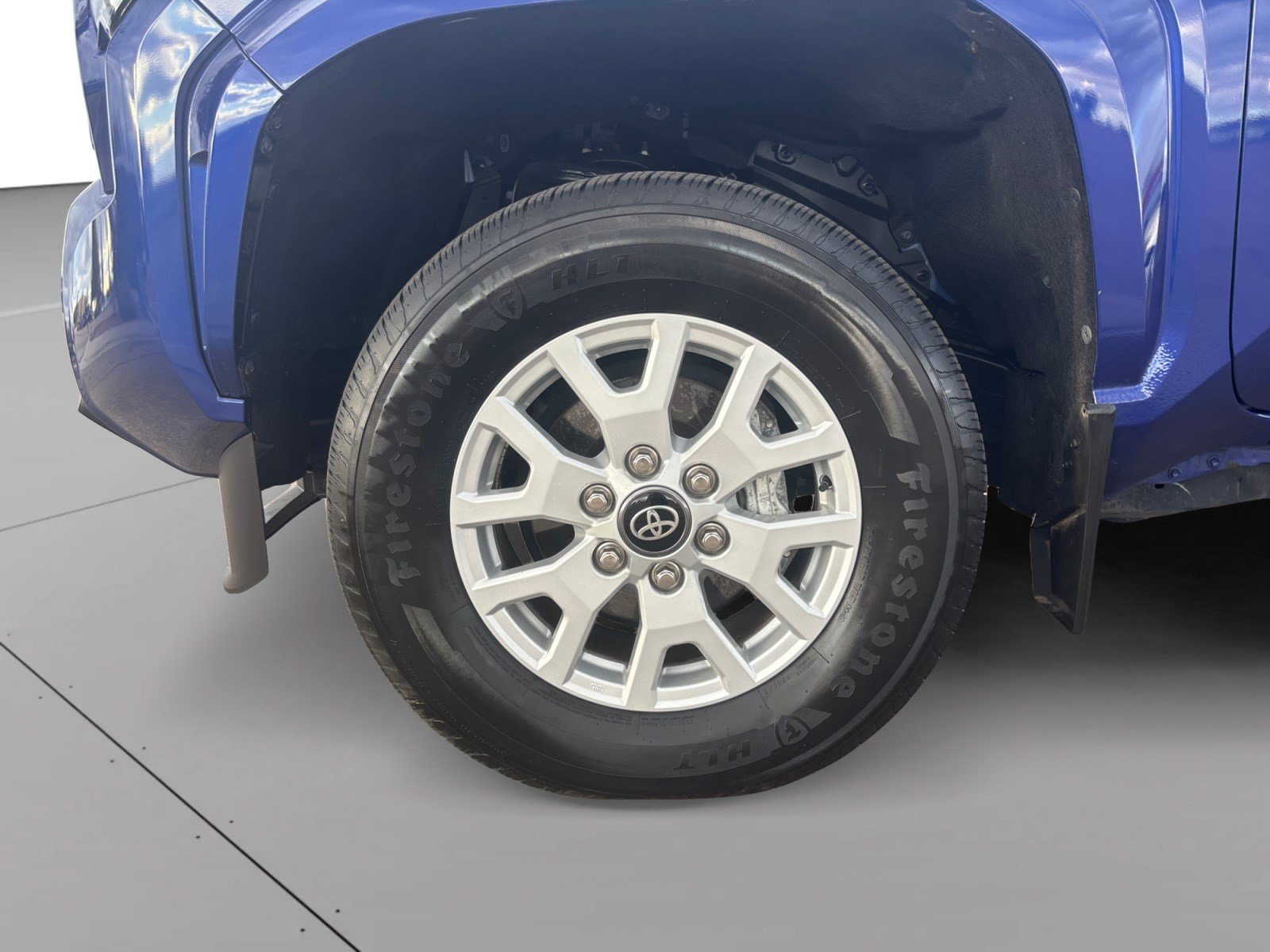 Used 2024 Toyota Tacoma SR5 AWD/4WD image 9